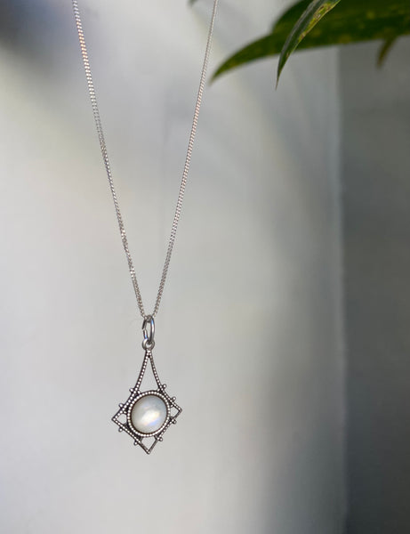 mother of pearl silver necklace