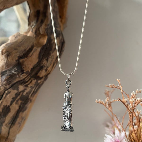 aphrodite silver necklace