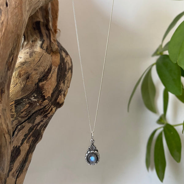 arabella sterling silver labradorite necklace