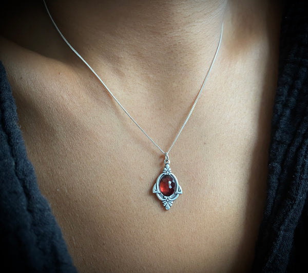 aria fine silver garnet necklace