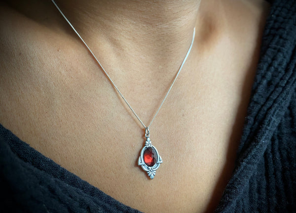 aria garnet fine necklace