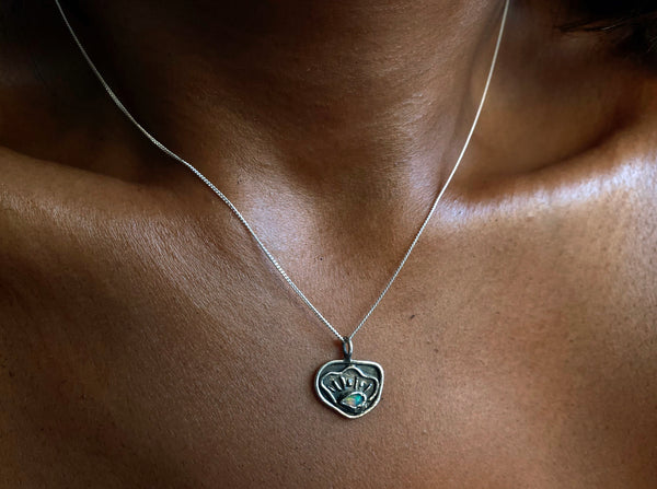dali shell necklace