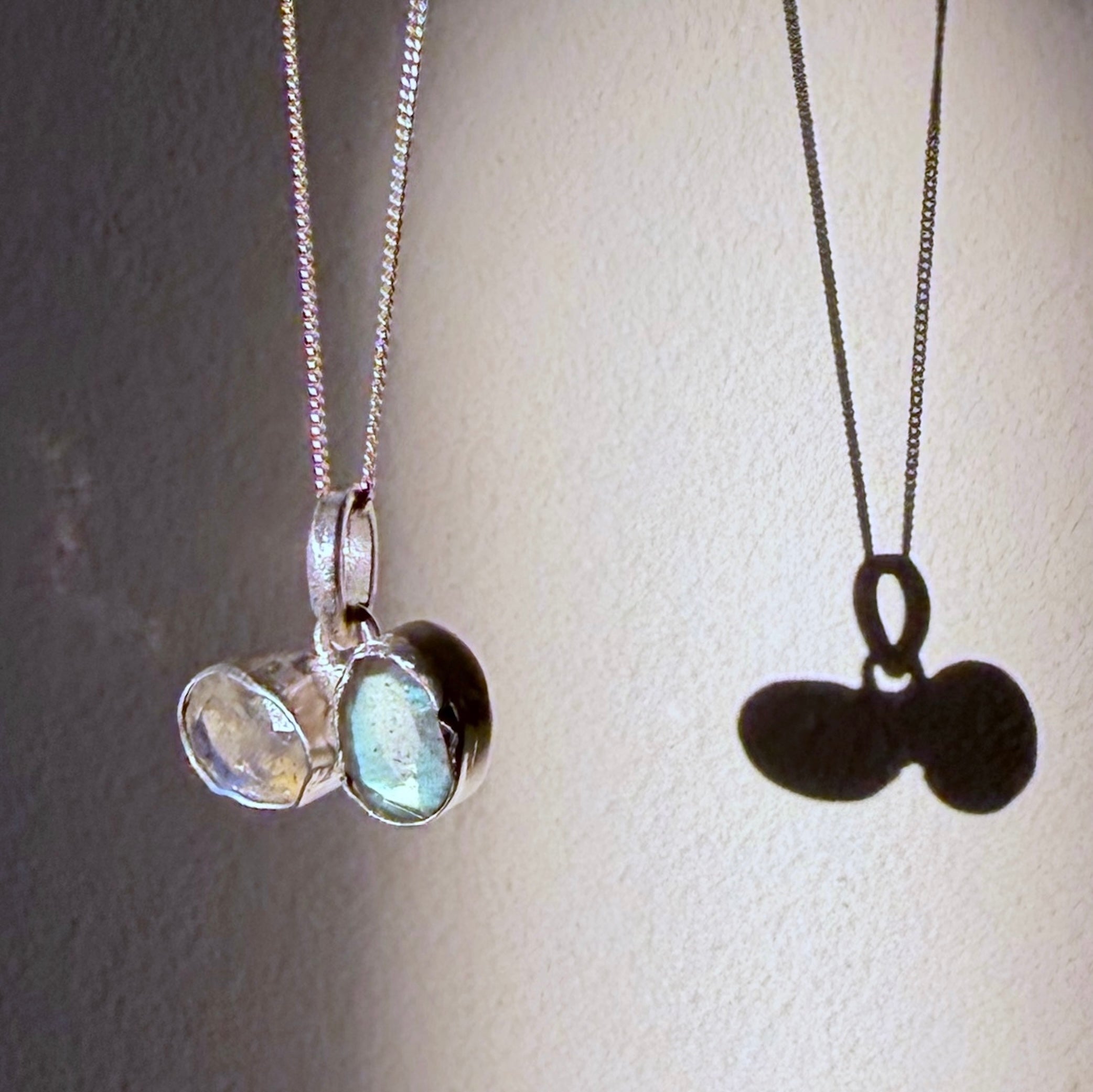 labradorite silver pendant close up
