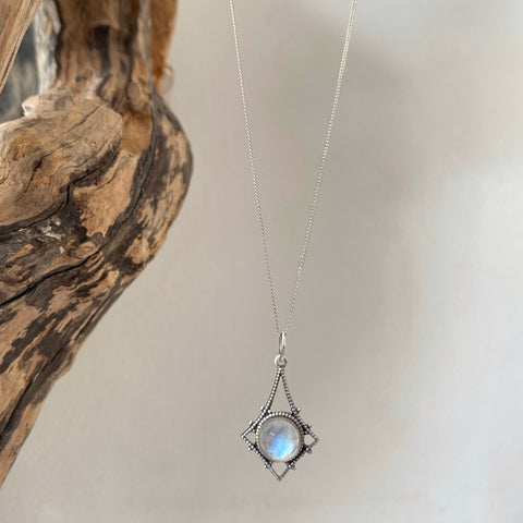 sterling silver moonstone necklace