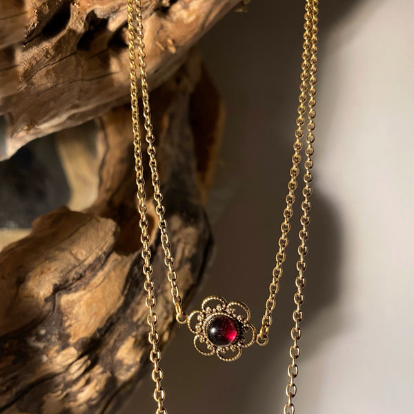 cassis garnet choker
