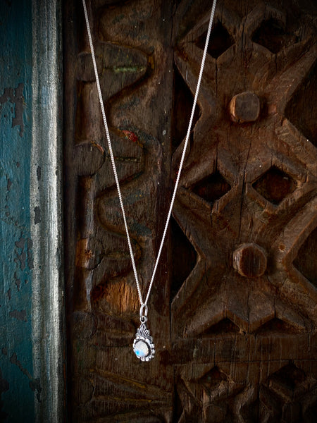 arabella silver moonstone pendant