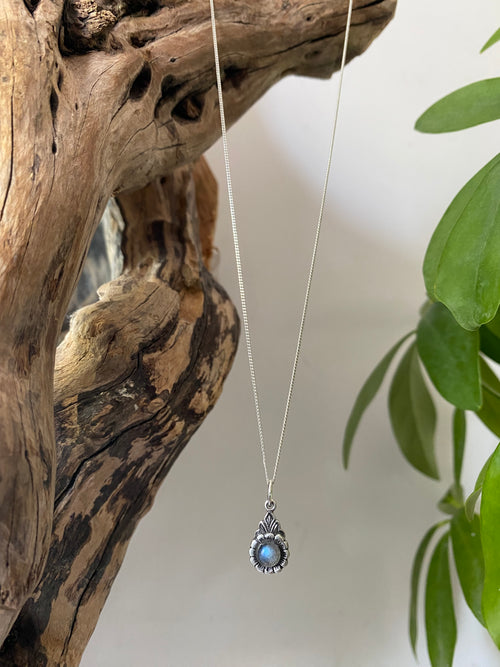 ARABELLA FINE SILVER  LABRADORITE NECKLACE