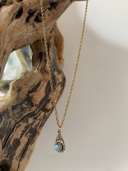 arabella gold labradorite pendant