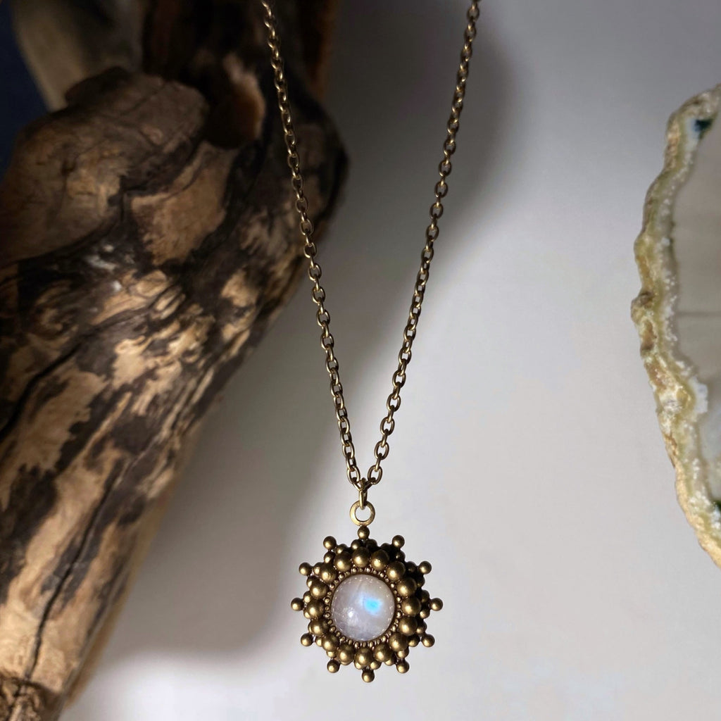 siya gold moonstone necklace
