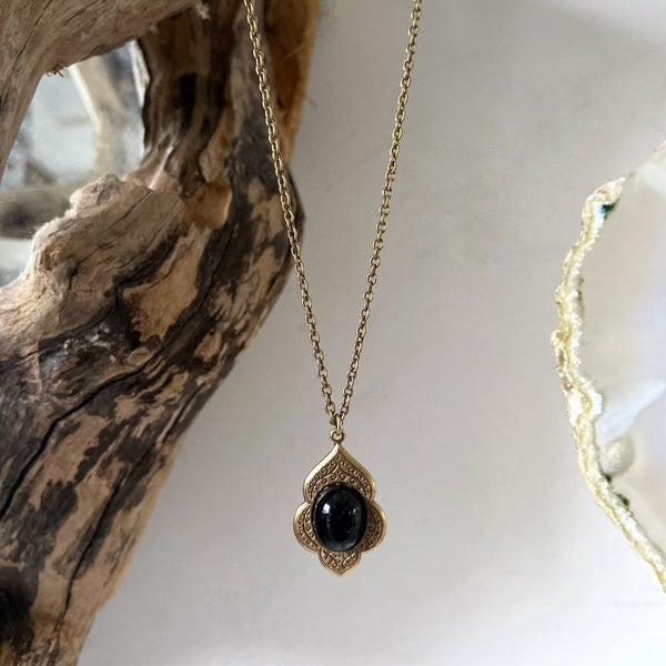 gold onyx necklace