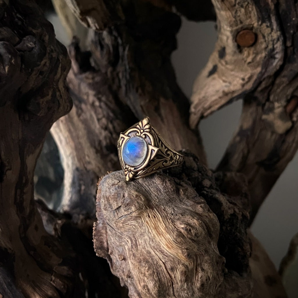 Blue Moonstone Ring – Seoidín