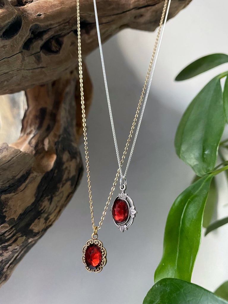 Dahlia Antique Gold Garnet Necklace1