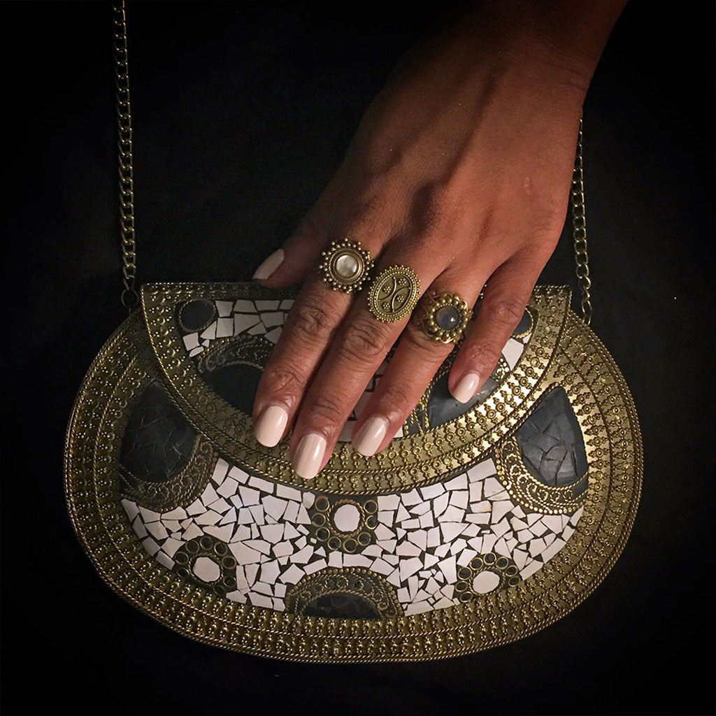 monochrome clutch