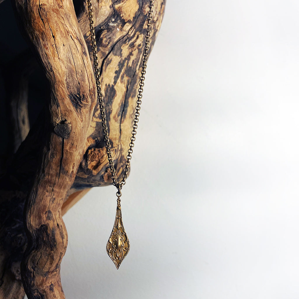 xena vintage gold necklace